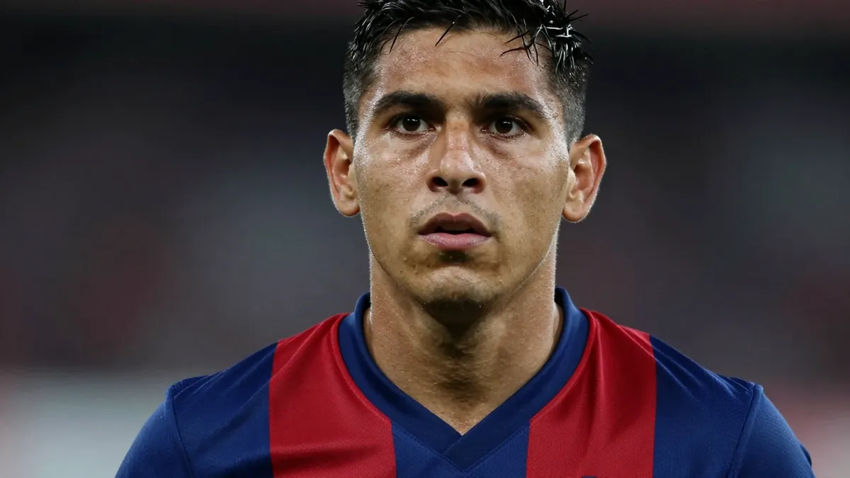 Argentine forward Rodrigo Auzmendi will remain at San Lorenzo de Almagro at least until December, after his transfer to...